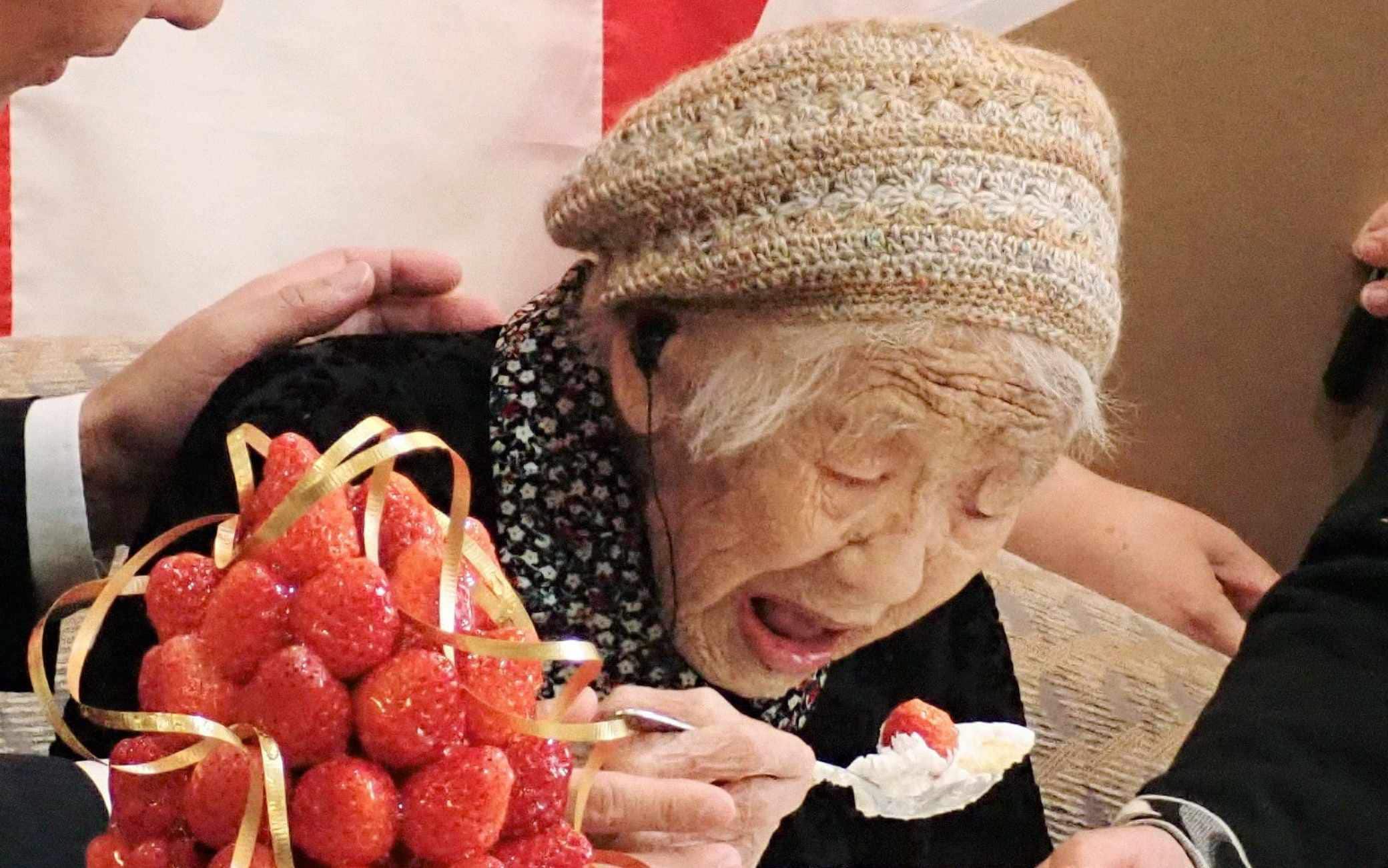 【最时尚】日本的这位老奶奶，满头白发、满脸皱纹却还走在时尚的前端！_masako